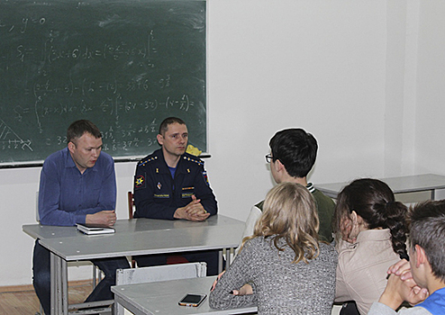 Российские летчики провели встречу со студентами в Киргизии
