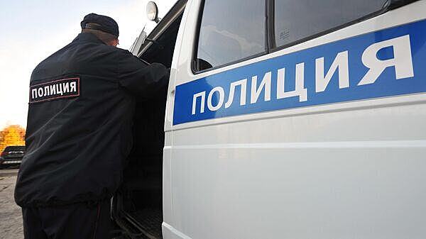 В Петербурге пьяный мужчина угрожал полицейскому арбалетом