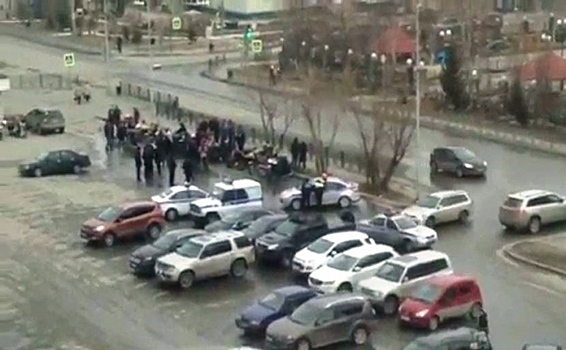 Десятки байкеров заполонили центр Салехарда