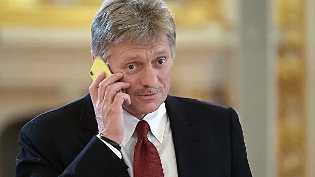 Песков пошутил о специальном телефоне Путина