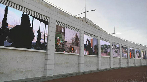 В Самаре на площади Славы начала работу цифровая фотовыставка "Донбасс-2022"