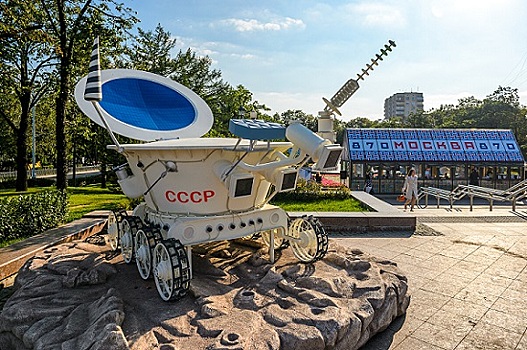 В День города на Тверской представят более 200 арт-объектов