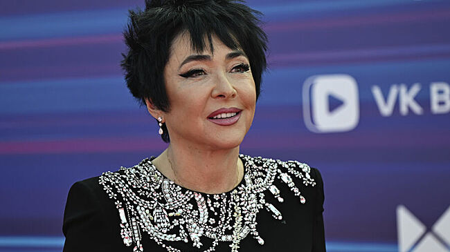 Лолита испытала паническую атаку из-за электронных сигарет