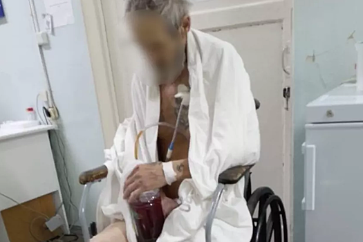 В больнице Минусинска медики оставили полураздетого мужчину после операции в коридоре