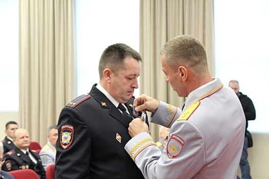 65 сотрудников и ветеранов МВД в Самарской области получили ведомственные награды