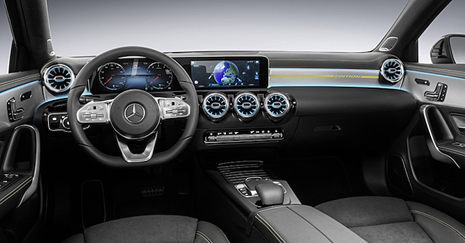 Салон нового хэтчбека Mercedes А-Класса: как в фантастическом звездолёте