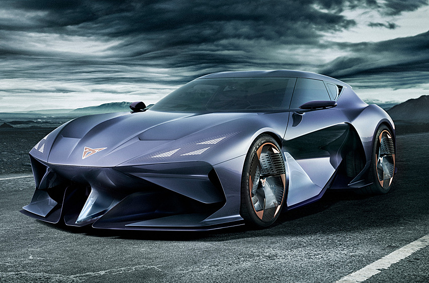 Cupra DarkRebel. Испанская компания показала электрический универсал — сначала в виртуальном, а затем и в физическом варианте. Новинка названа «ви́дением будущего» и носителем ДНК бренда. У неё длинный капот, заострённая передняя часть и смещённая назад кабина.