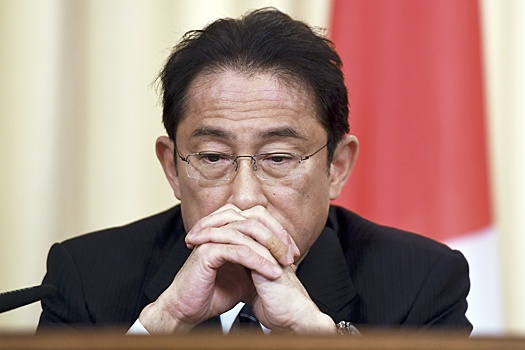 Премьер Японии оказался в центре скандала