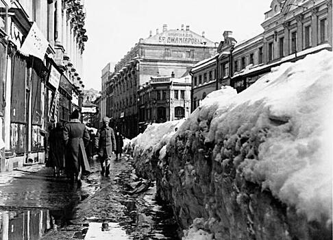 Унесенные снегом. Как борются с последствиями стихии в Москве и городах Европы