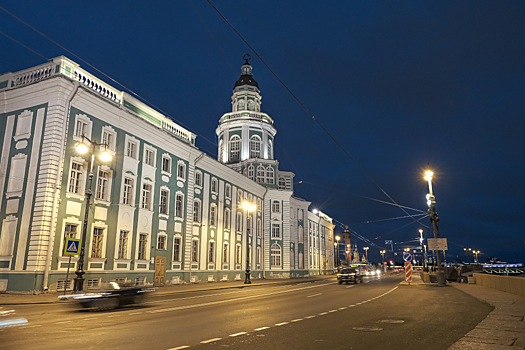 Завершена реконструкция освещения на Университетской набережной