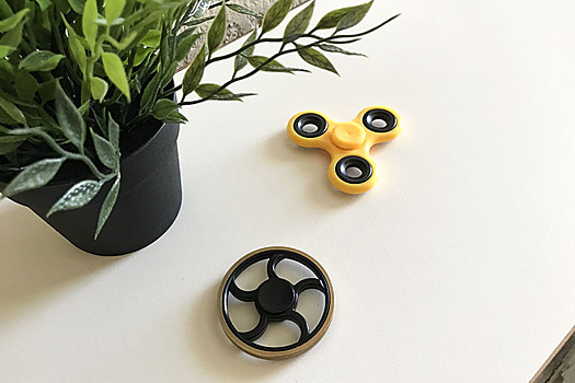 Чем отличается дорогой спиннер от дешевого? Проверили