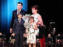Евгений Куйвашев вручил награды свердловским медикам