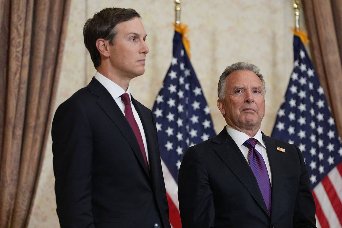 Спецпосланники Трампа отложили поездку на Украину
