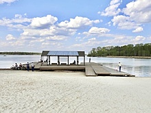 Кварцевый песок завезли на береговую линию озера Сенеж в Солнечногорске