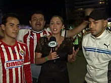 Репортер "накинулась" на приставшего к ней фаната