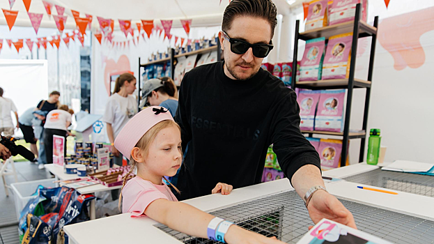 Денис Кукояка, Mary Gu, Аня Покров и другие звёзды на первом дне фестиваля дружбы с питомцами в Москве