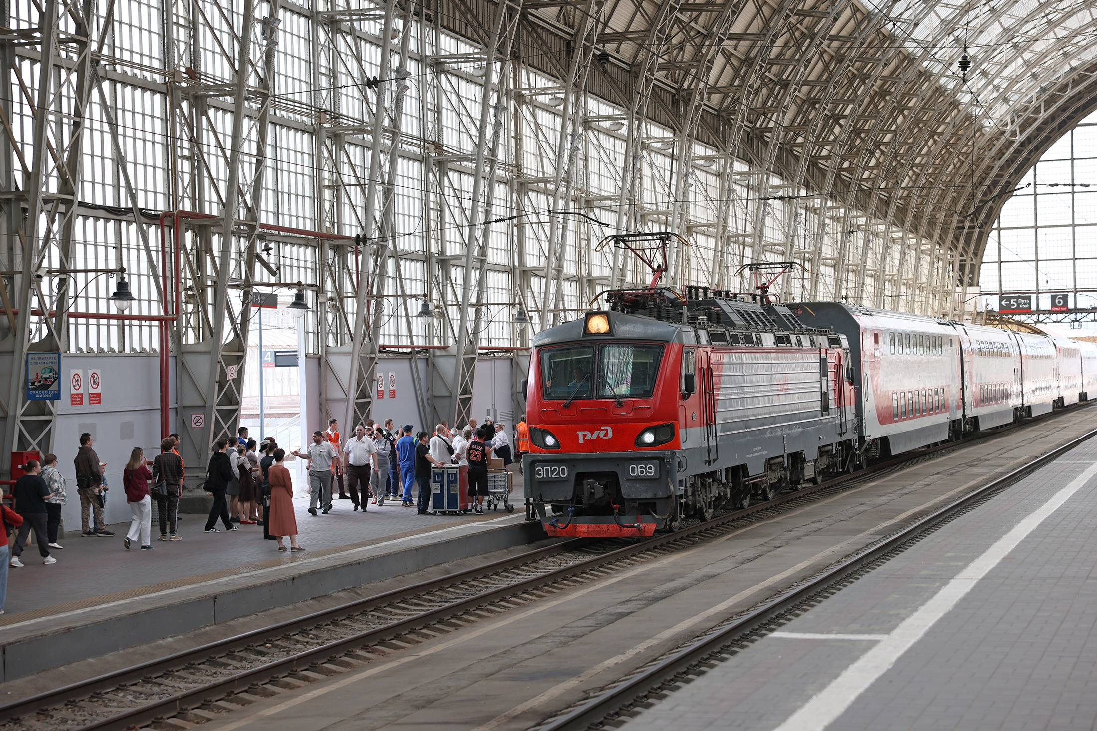 В Москву прибыл поезд с пассажирами состава после ЧП в Брянской области