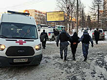 В Архангельске пьяный мужчина угрожал медикам кинжалом и попал на видео