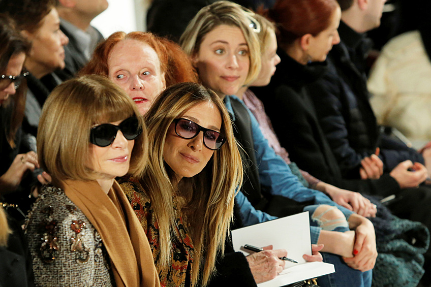 Главный редактор главный Анна Винтур и актриса Сара Джессика Паркер на показе Calvin Klein