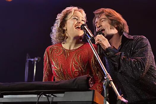 «Потрясающие песни». Критики высоко оценили фильм «Мелодия их мечты» с Хью Джекманом