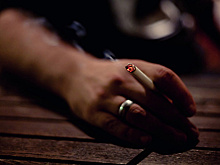 Эксперт считает, что в больницах РФ не нужно организовывать курилки