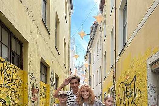 Психолог Костеренко заявил, что детям Пугачевой будет трудно учиться за рубежом