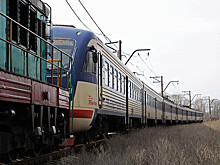 Электропоезд сбил внедорожник в Подмосковье