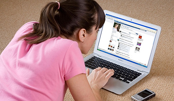 Дети и социальные сети: психолог назвала пять типов родителей, которые активно включают детей в медийную жизнь