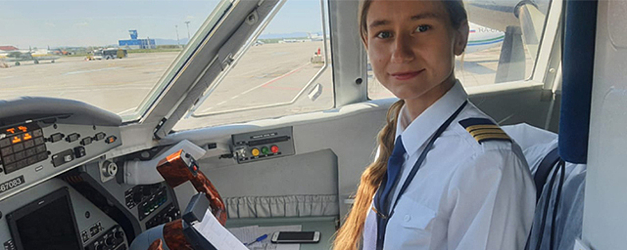 Девушка-пилот пополнила летный состав «Хабаровских авиалиний»