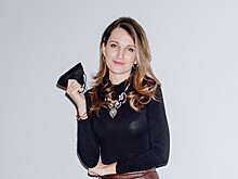 Малахова пришла на открытие выставки в мини, а Сысоева — в кожаном корсете