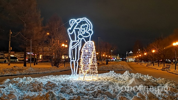 В центре Вологды установили новый арт-объект «Танцующая пара»