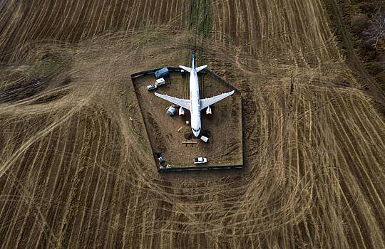 Суд вернул дело посадившего самолет в поле российского пилота