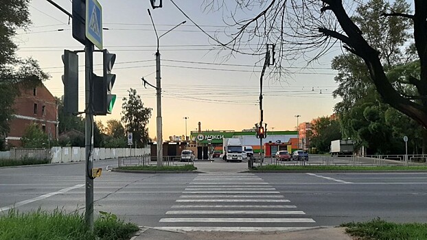 Мотоциклист сбил девушку на велосипеде в Вологде