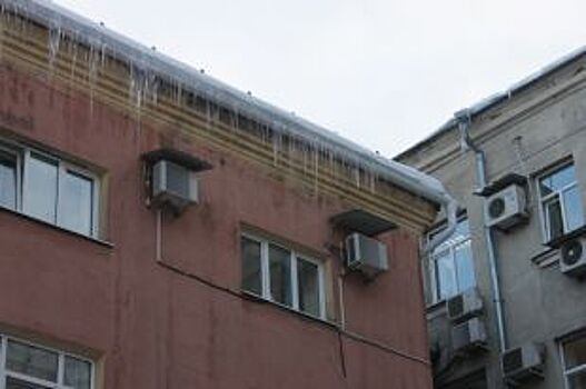 В Татищевском районе прокуратура потребовала очистить школьную крышу