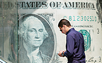Экономист заявил о потере США экономических инструментов для поддержания доллара