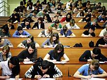 Иностранных студентов просят впустить в Россию