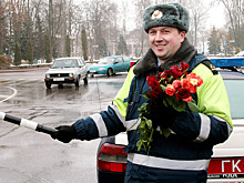 Букет вместо жезла: акция ГИБДД с 8 марта