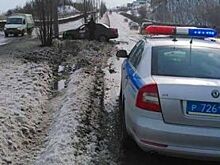 Молодой водитель иномарки врезался в столб на разделительной полосе в Уфе