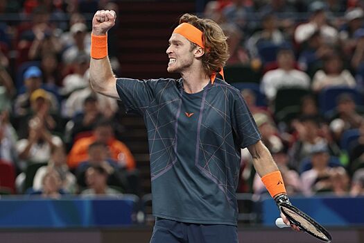 Рублев уверенно обыграл Бублика на старте турнира ATP-500 в Дохе