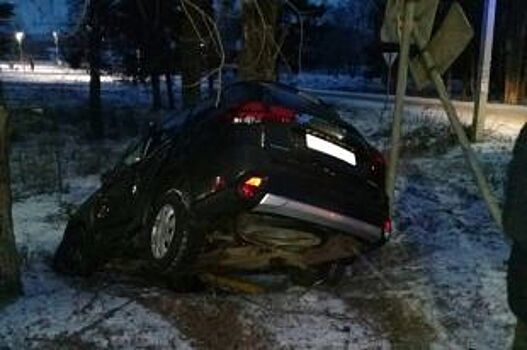 В Переславле в результате ДТП иномарка вылетела с дороги