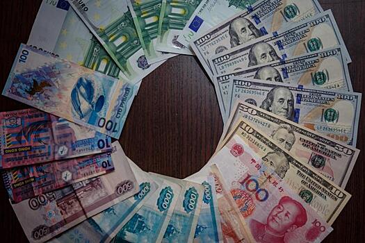 Средний курс доллара США со сроком расчетов "завтра" по итогам торгов на 19:00 мск составил 58,1603 руб.