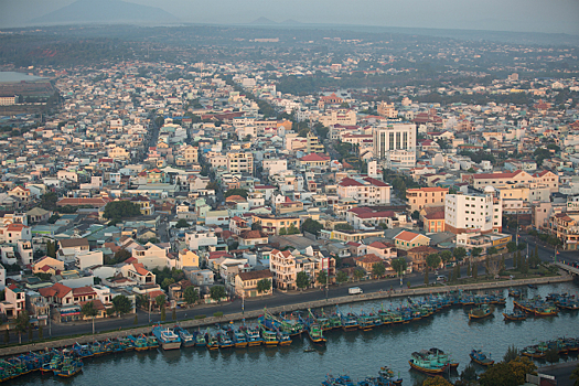 Полетайте на воздушном шаре над прибрежным городом Вьетнама