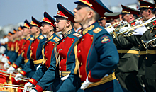 Во Владивостоке и Хабаровске прошли военные парады в День Победы