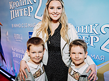 Кожевникова пришла на премьеру «Кролика Питера 2» с детьми, а Водонаева — в бюстье