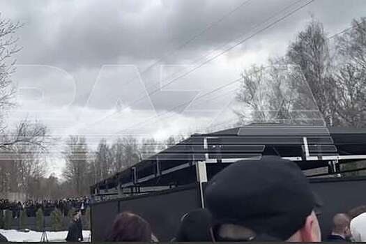 Рэпера Пашу Техника похоронили под аплодисменты в Подмосковье