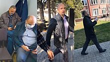 В Краснодаре неизвестные облили водой слушателей и пытались выбить телефон у журналиста после заседания по делу юриста Федотовой