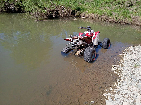 Пассажир квадроцикла погиб в результате падения в реку в Кузбассе