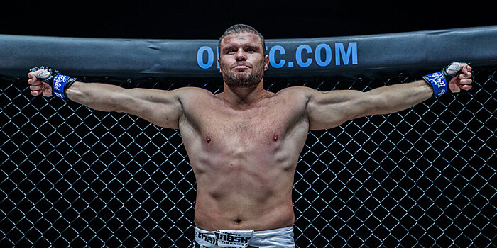 Малыхин нокаутировал де Риддера в чемпионском бою полутяжёлого веса ONE FC
