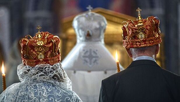 Все возрасты покорны: в Крыму увеличилось количество "взрослых" браков