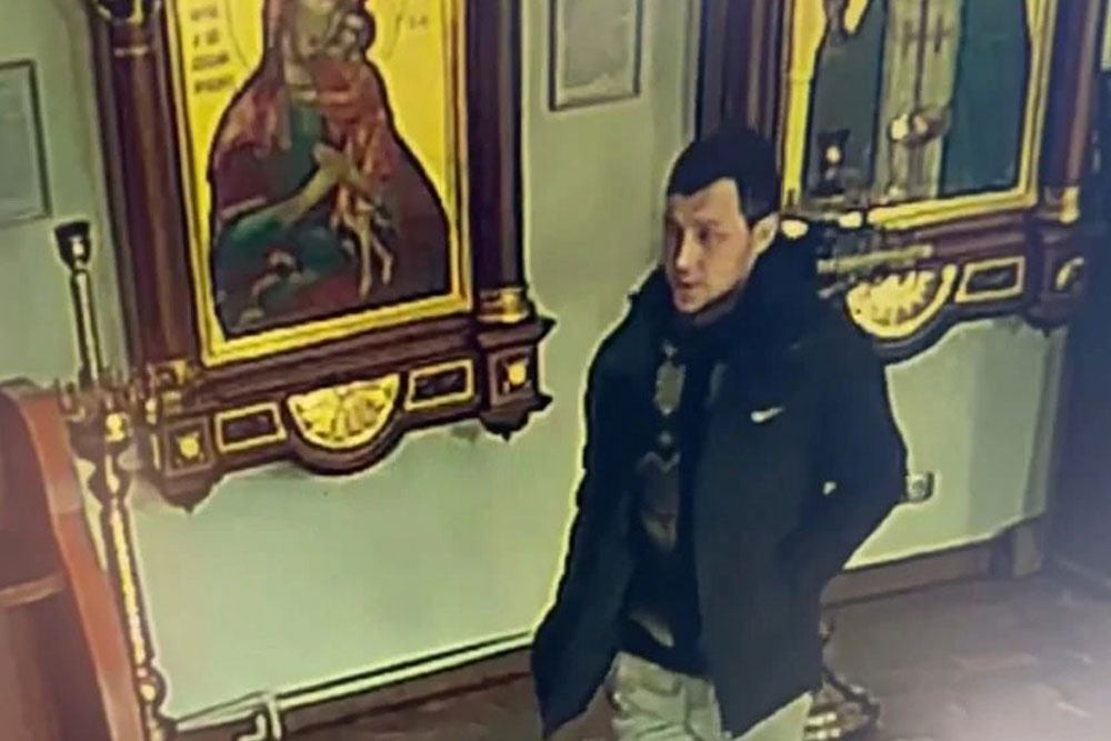 Вор похитил золото и серебро с иконы Николая Чудотворца в иркутском храме